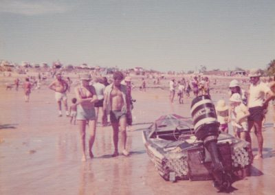 ©DavidRoss- DLBCR-1976-BeachedPowerBoat